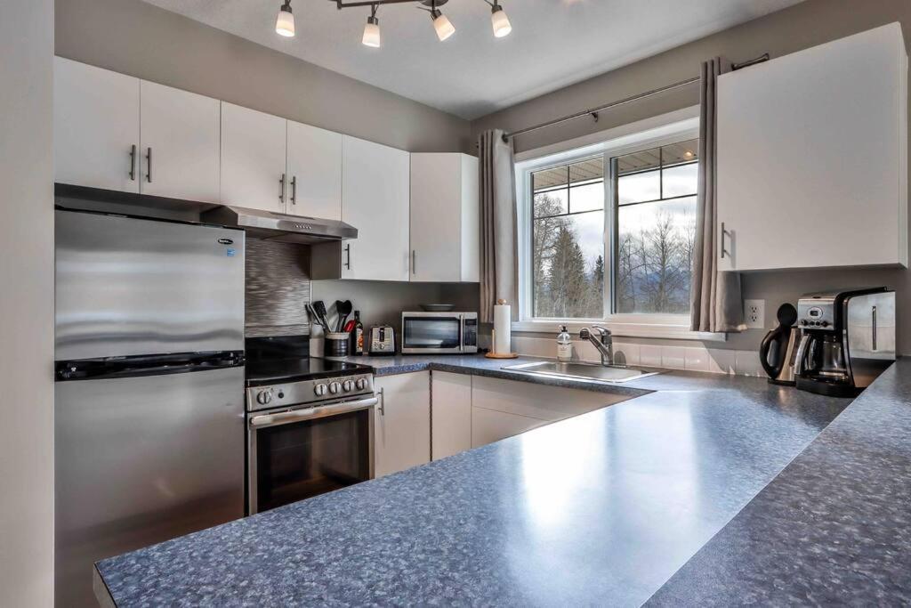 Apartmán Big Mountain Views - Bright 2-Story Corner Unit Canmore Exteriér fotografie