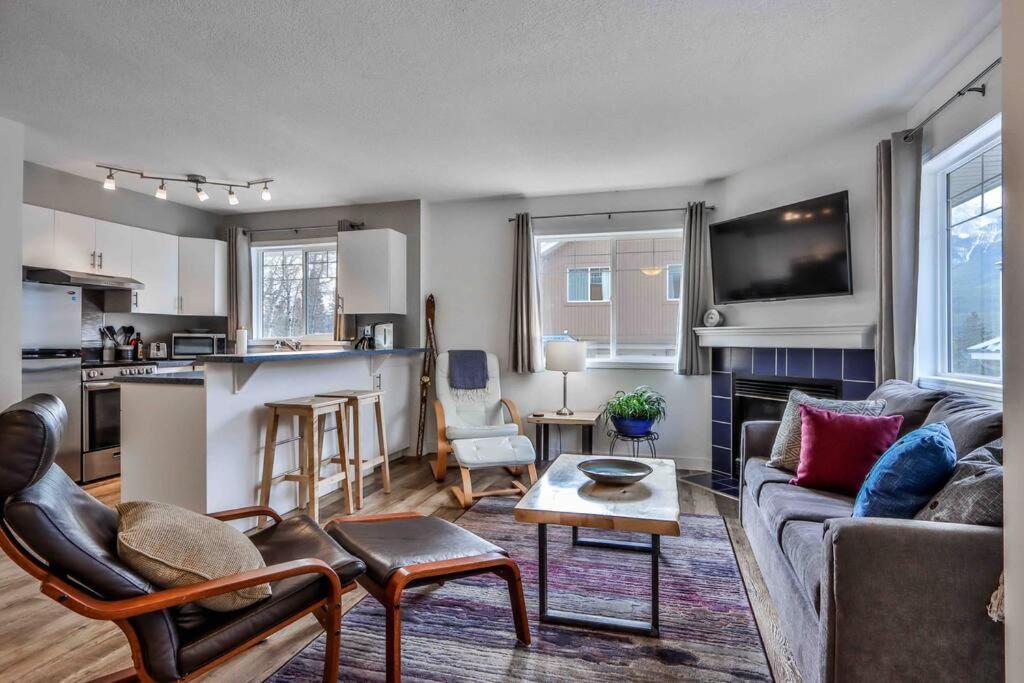 Apartmán Big Mountain Views - Bright 2-Story Corner Unit Canmore Exteriér fotografie